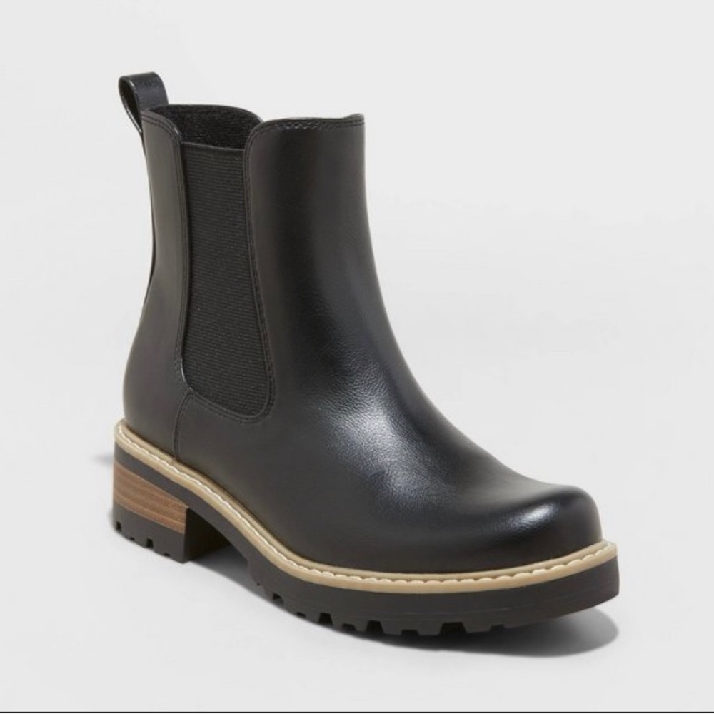 NWT Womens Celina Chelsea Boots, Black, Size 9
